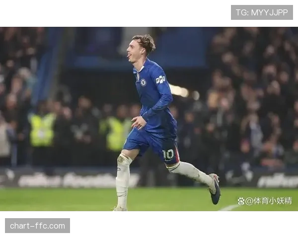 特写：斯坦福桥雨战，帕尔默主罚任意球击中横梁瞬间